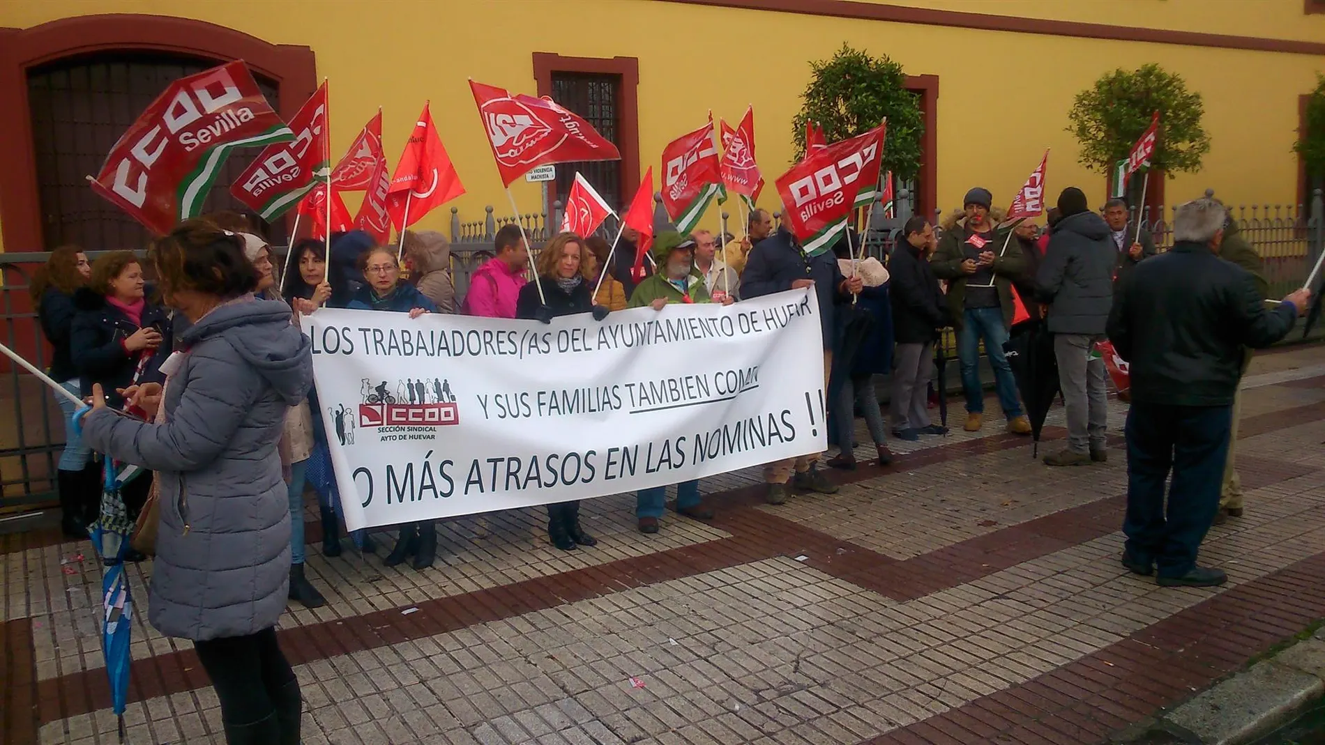 Protesta de los trabajadores municipales de Huévar del Aljarafe