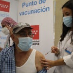 Vacunación contra la Covid-19 a mayores de 80 años en el centro de salud de Soto del Real