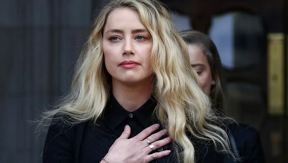 La actriz Amber Heard, saliendo de la vista judicial por maltrato en Londres. REUTERS/Simon Dawson/File Photo