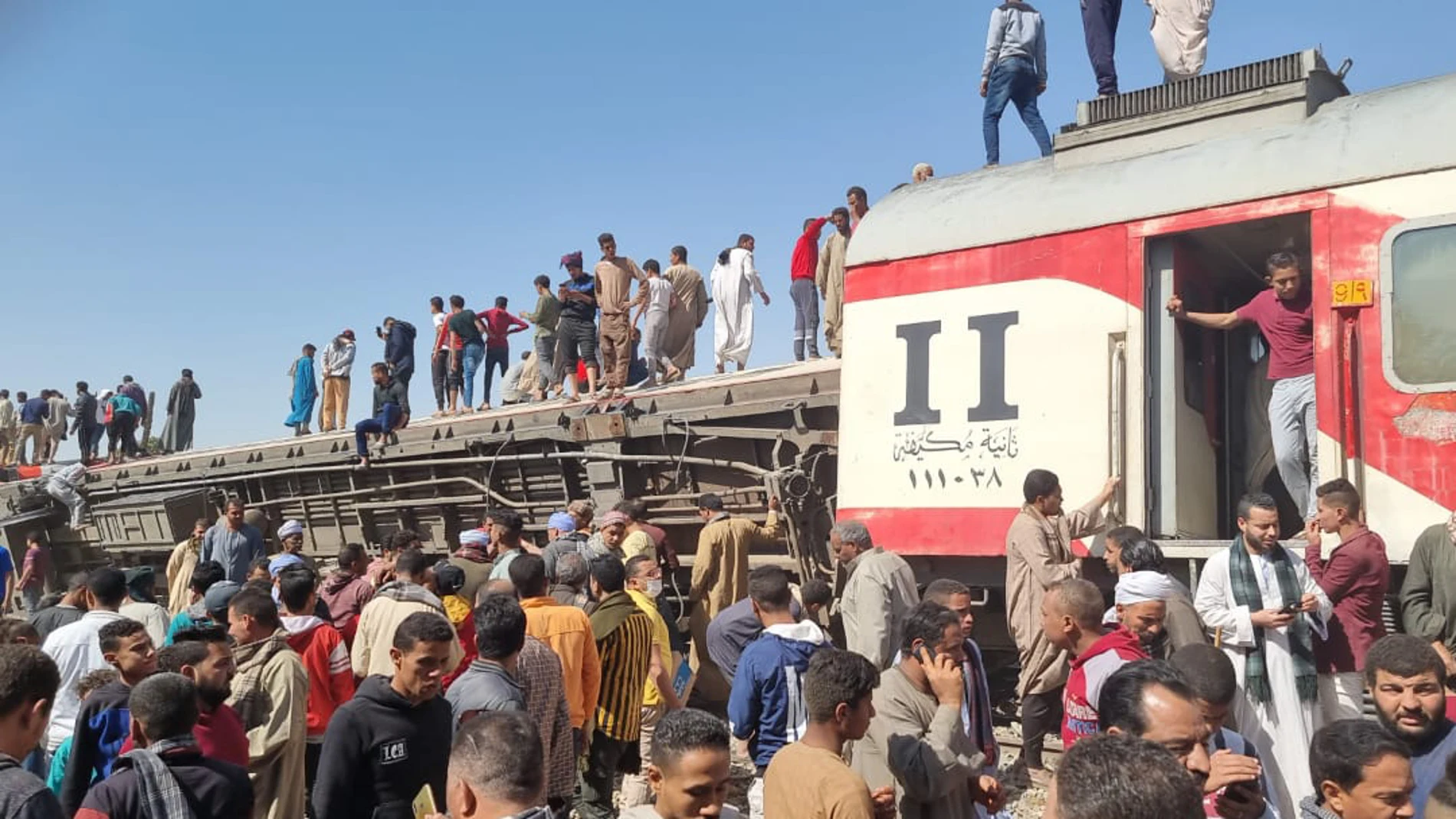 Dos trenes de pasajeros han chocado cerca de Tahta en la gobernación de Sohag