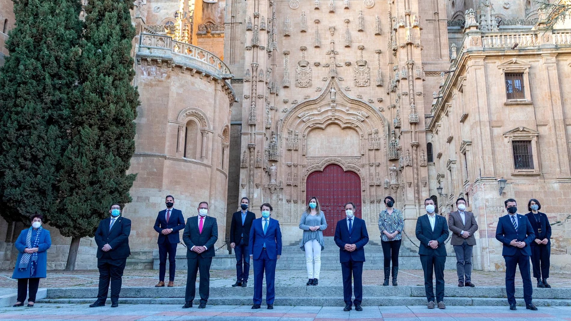El presidente de la Junta de Castilla y León, Alfonso Fernández Mañueco, durante la recepción en Salamanca a los 15 alcaldes y alcaldesas del Grupo de Ciudades Patrimonio de la Humanidad