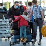 Turistas alemanes llegando al aeropuerto de Son San Joan (Palma de Mallorca)