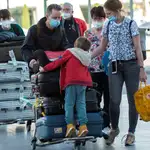 Turistas alemanes llegando al aeropuerto de Son San Joan (Palma de Mallorca)