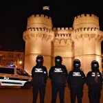 Agentes de la Policía Local en las Torres de Serrano