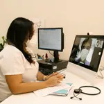 La telemedicina es un complemento innovador de atención sanitaria en las residencias rurales.