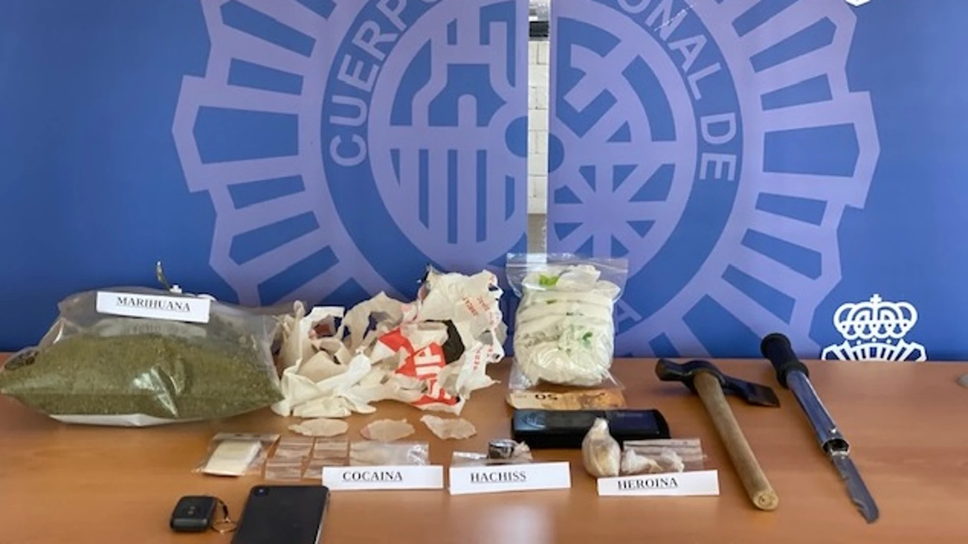 Efectos incautados durante el registro de una vivienda en la localidad ponferradina de Espinoso de Compludo, en el marco de la 'Operación Espino'
