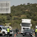 Control de tráfico interprovincial de la Guardia civil en el km 768 de la A66 sentido Sevilla