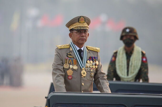 El general Aung Hlaing celebra el día de las Fuerzas Armadas en Naypyitaw, Myanmar