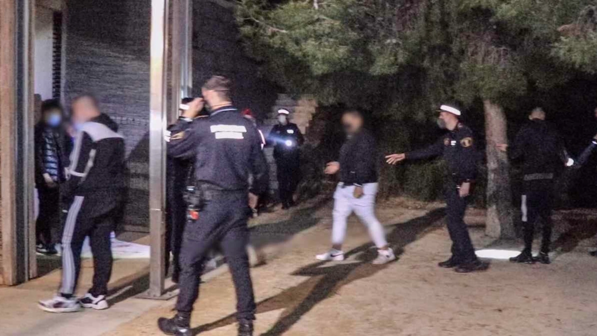 Imagen de archivo de un botellón desarticulado en Alicante