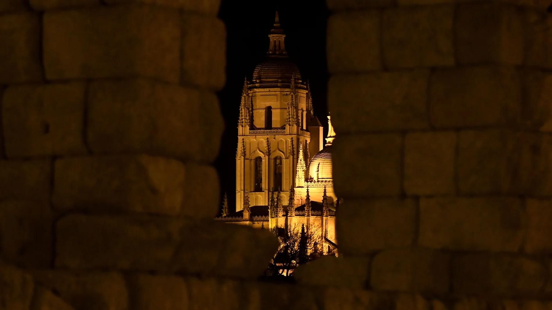 Segovia por la noche