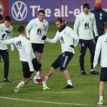 Los jugadores españoles, durante el entrenamiento en Tiflis