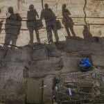 Trabajos de exhumación en la fosa de Pico Reja