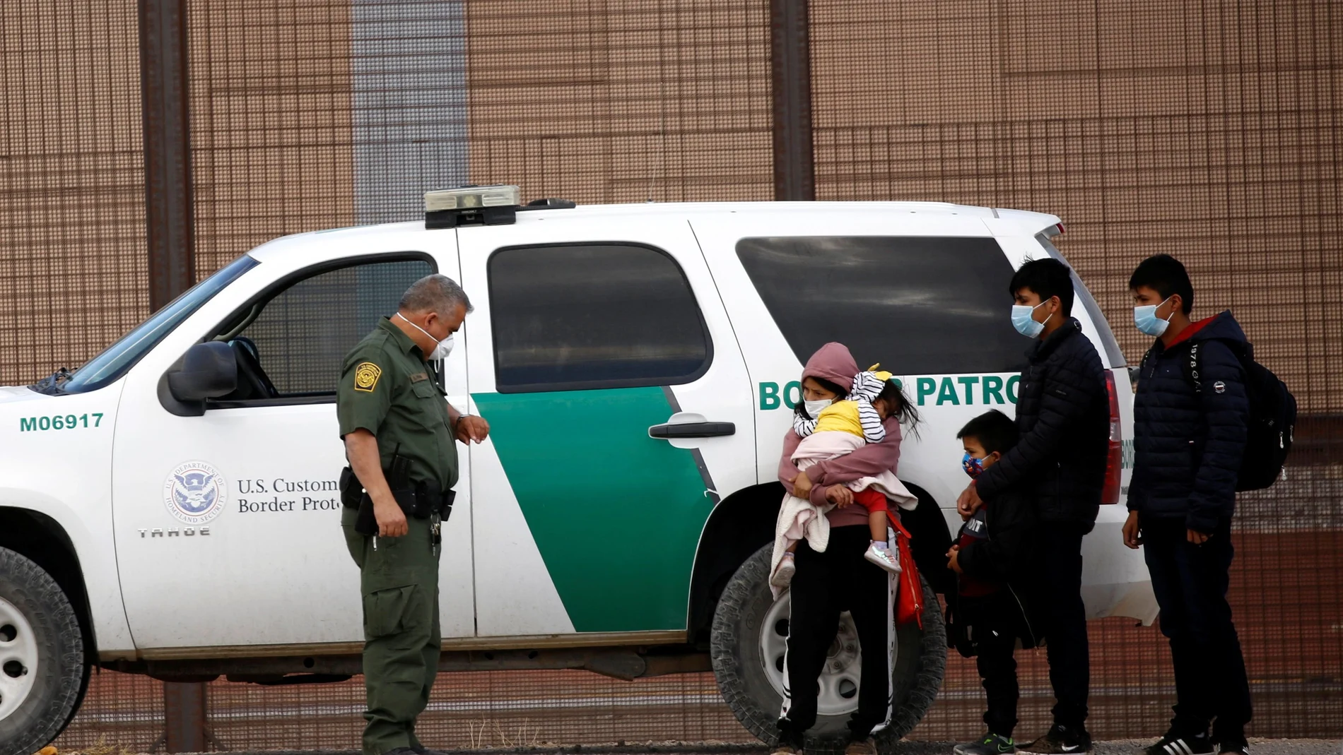 Migrantes detenido después de cruzar el Río Bravo esta semana, en El Paso, Texas