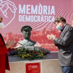 El presidente Ximo Puig durante un acto en Alicante por la Memoria Histórica con la consellera de Participación Rosa Pérez Garijo