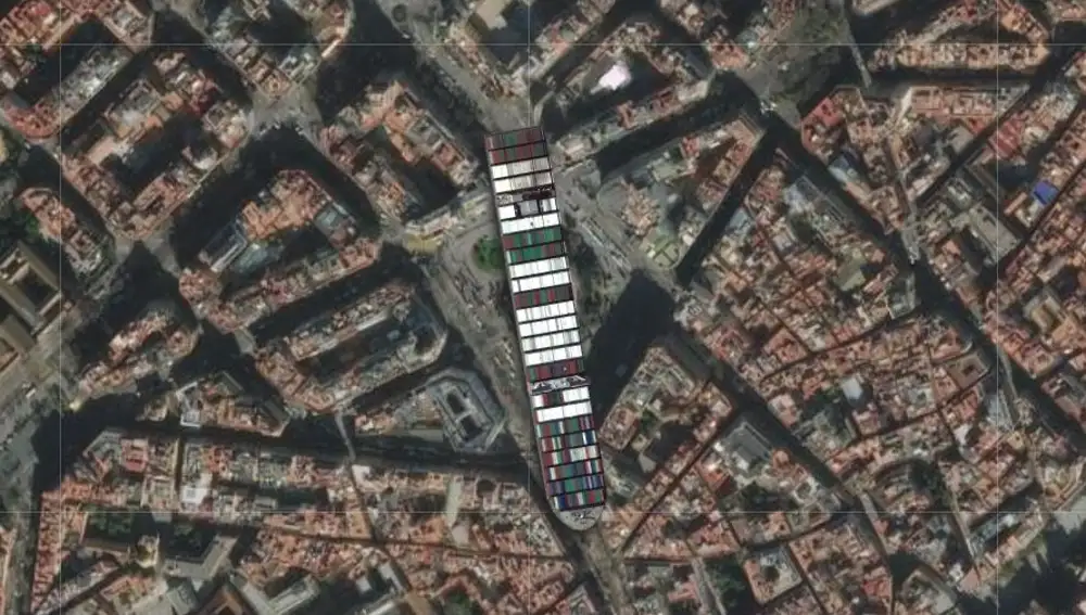 El buque Ever Given, en escala sobre la Plaza de Cataluña