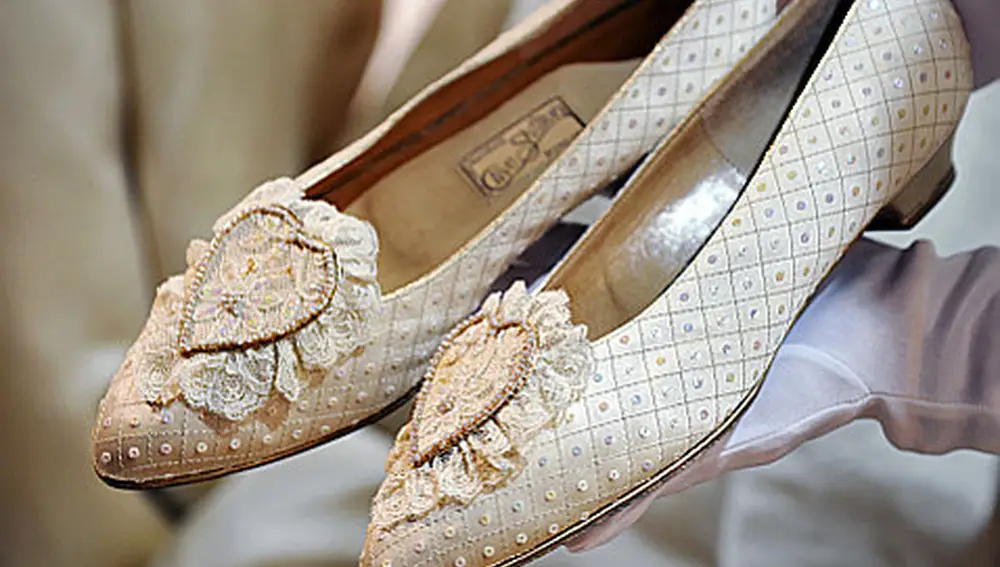 Zapatos sin tacón que utilizó Lady Di en su boda con el Príncipe Carlos de Inglaterra