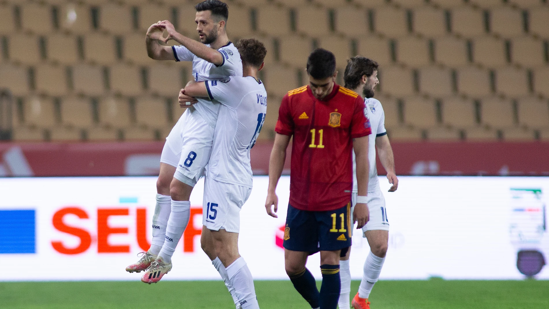 Halimi celebra el gol de Kosovo a España
