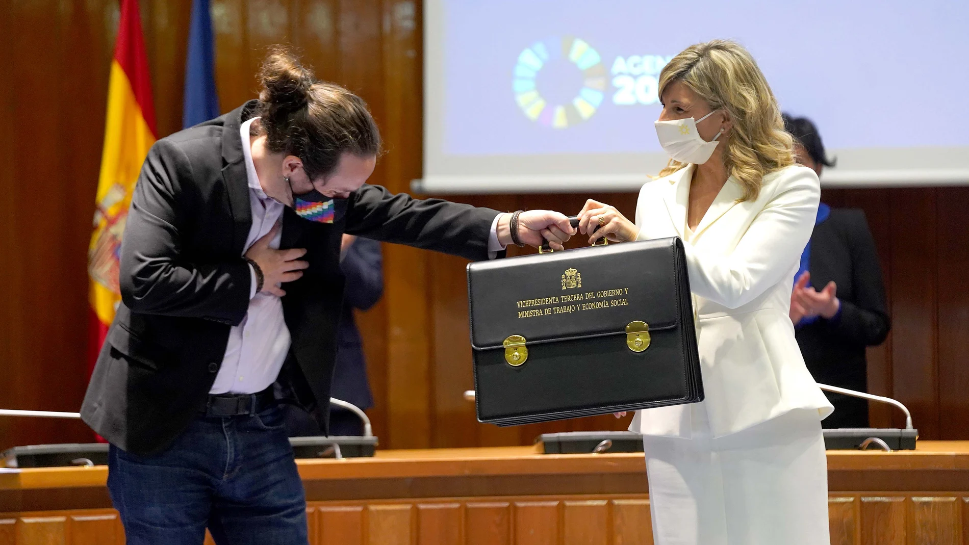 Pablo Iglesias escenifica el traspaso de la cartera de la Vicepresidencia Tercera del Gobierno con su sustituta, Yolanda Díaz