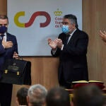 El presidente del Consejo Superior de Deportes, José Manuel Franco, es aplaudido por el ministro de Cultura y Deporte, José Manuel Rodríguez Uribes