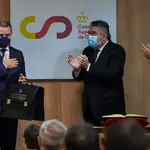 El presidente del Consejo Superior de Deportes, José Manuel Franco, es aplaudido por el ministro de Cultura y Deporte, José Manuel Rodríguez Uribes