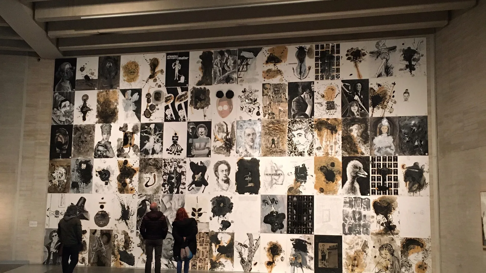 Exposición “El sueño de la razón. Colección MUSAC”, en concreto a la obra de Jorge Galindo “100 dibujos negros”.