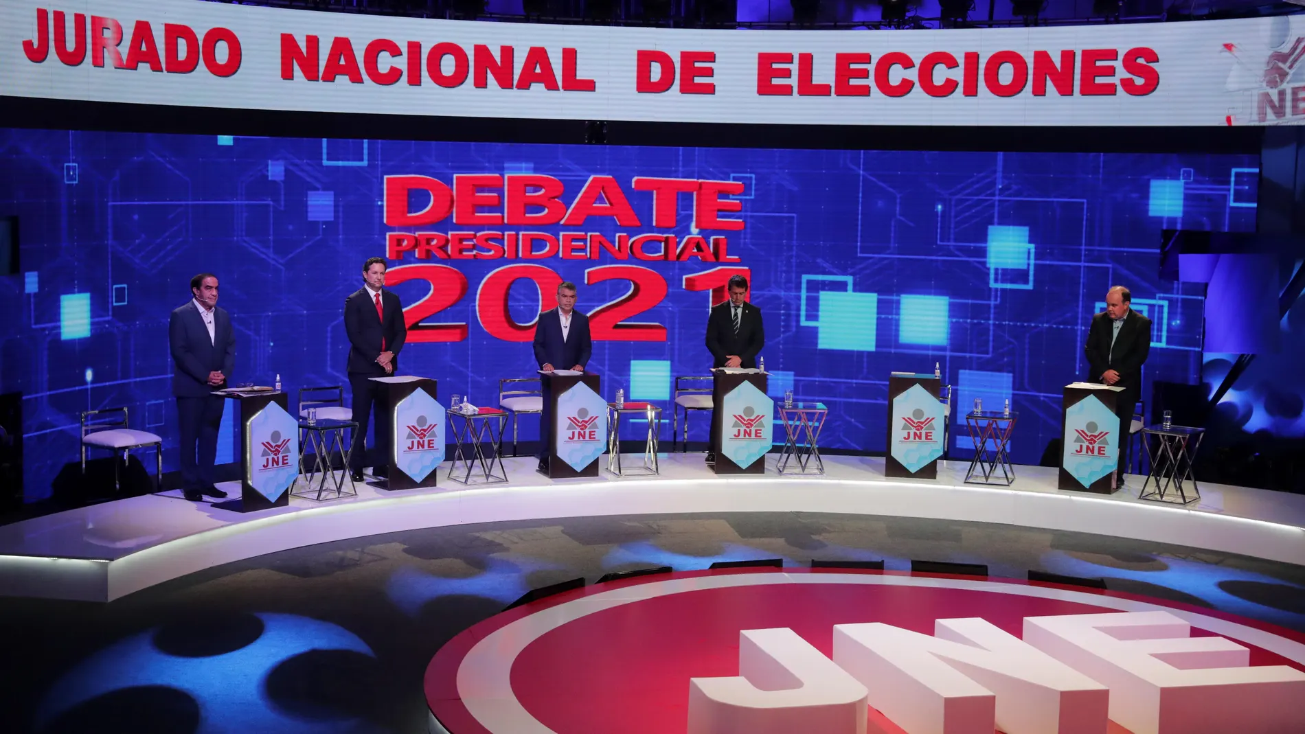 Los candidatos peruanos en un debate en la tele
