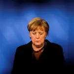 La canciller Angela Merkel se dirige a los medios en Berlín