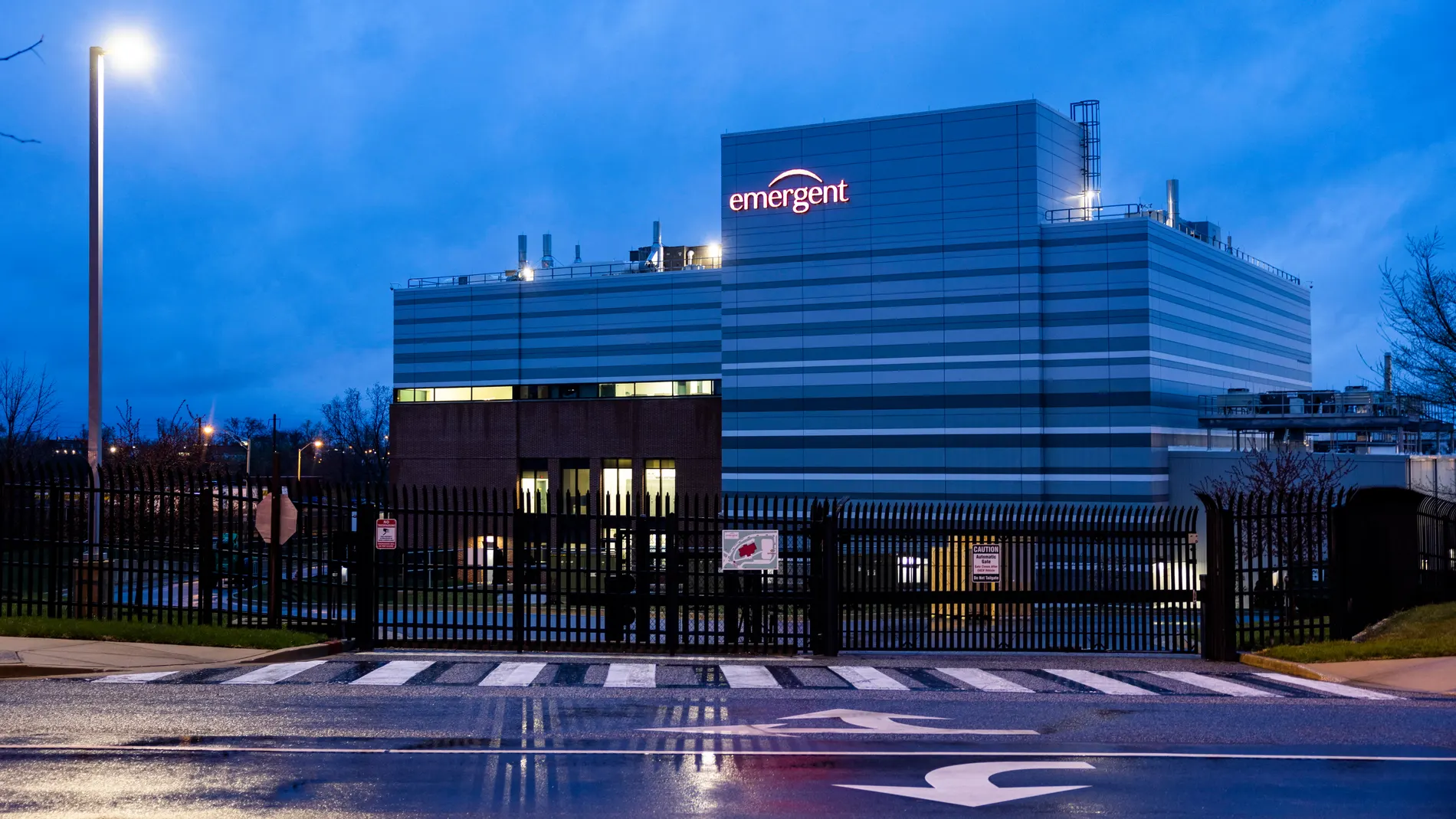 Baltimore (United States), 01/04/2021.- The biopharmaceutical company Emergent Biosolutions, where a mishap spoiled 15 million doses of Johnson & Johnson'Äôs COVID vaccine, in Baltimore, Maryland, USA, 01 April 2021. (Estados Unidos) EFE/EPA/JIM LO SCALZO