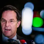  El primer ministro holandés supera moción de censura, pero recibe la desaprobación del Parlamento