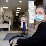 Casi la mitad de los nuevos contagios son personas mayores de 60 años