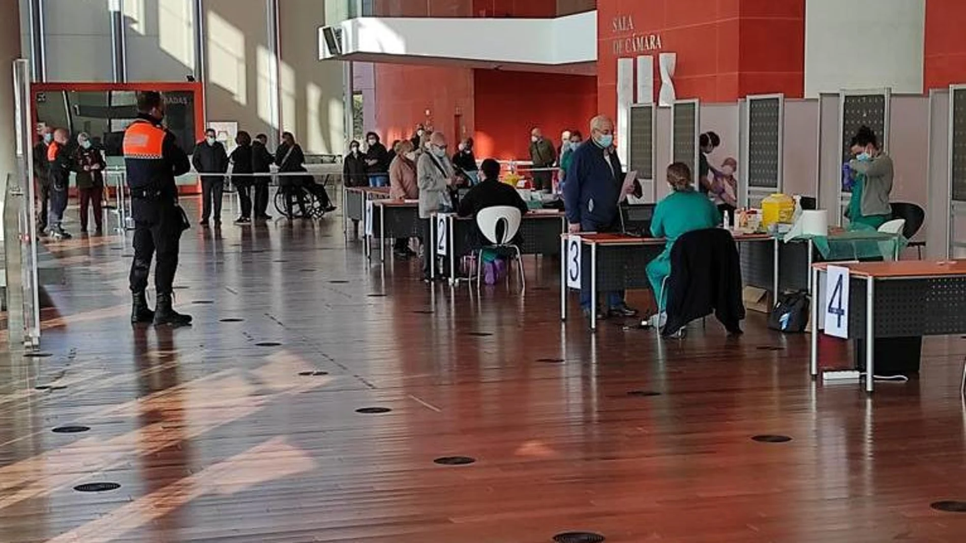 Vacunaciones en el Centro Cultural Miguel Delibes de Valladolid este sábado a mayores de 80 años
