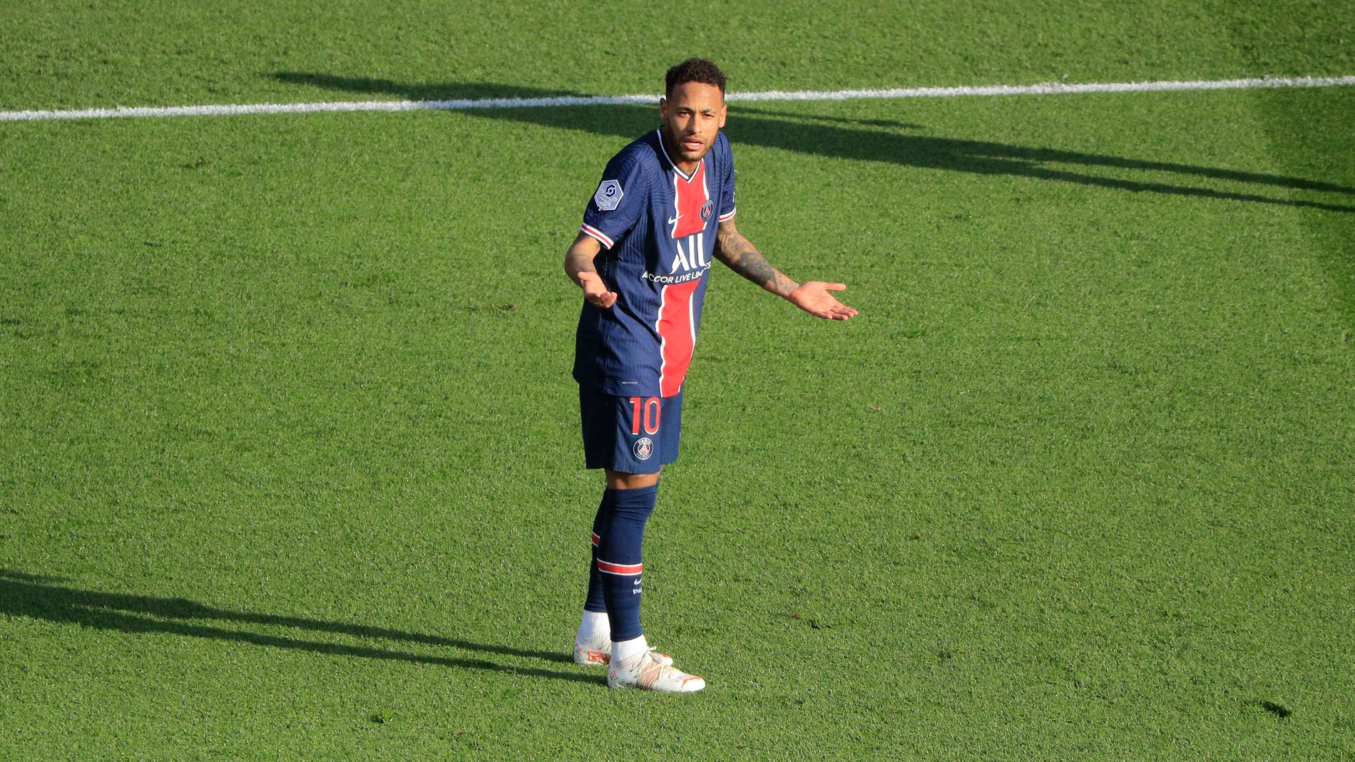 Neymar volvió a protagonizar una imagen lamentable en el PSG