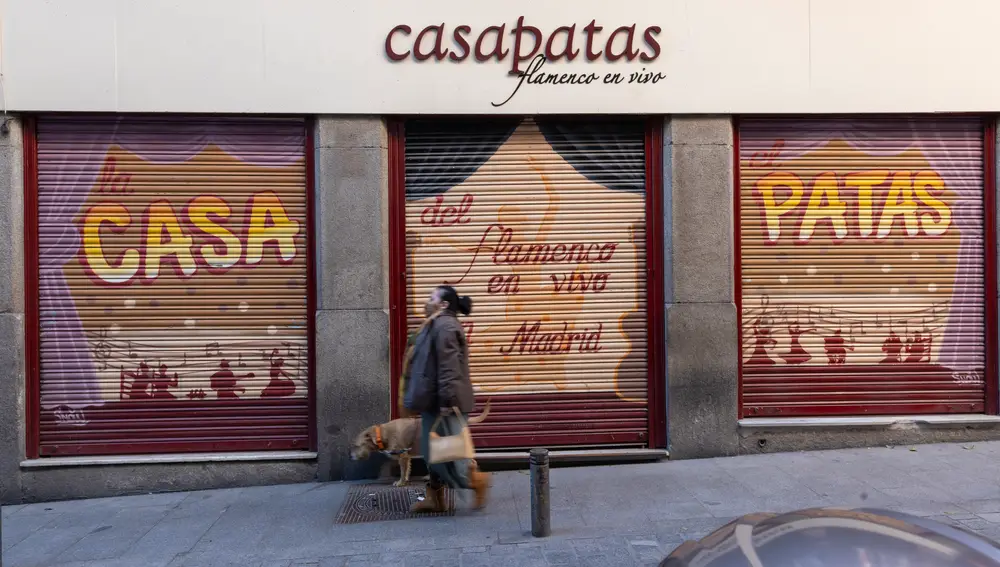 Fachadas de establecimientos famosos de Madrid que han tenido que cerrar debido a la crisis económica provocada por la pandemia de Covid-19. Casa Patas