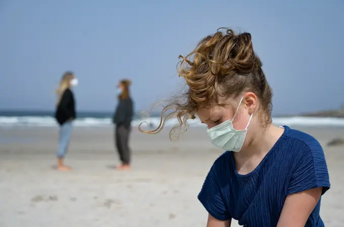 Sanidad rectifica de nuevo: relaja el uso de mascarillas en las playas
