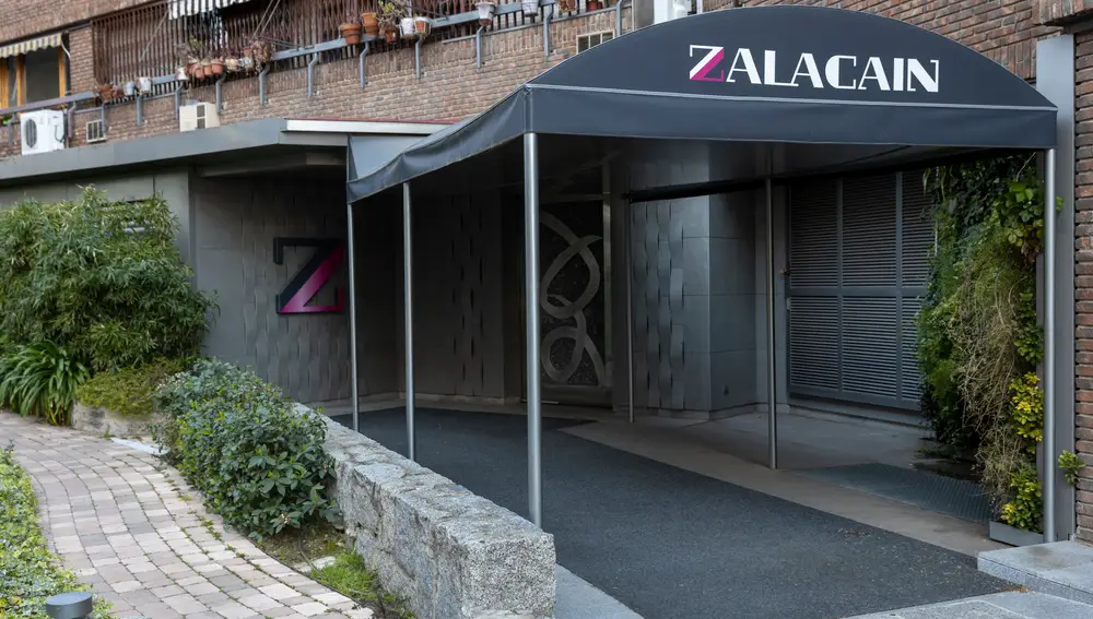 Fachadas de establecimientos famosos de Madrid que han tenido que cerrar debido a la crisis económica provocada por la pandemia de Covid-19. Restaurante Zalacaín