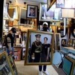 Retratos de la familia real en una tienda de Amán