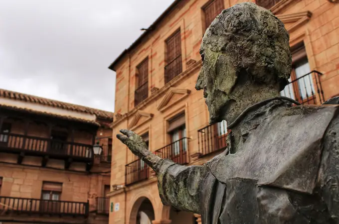 Colau rechaza dedicarle una escultura al Quijote en Barcelona