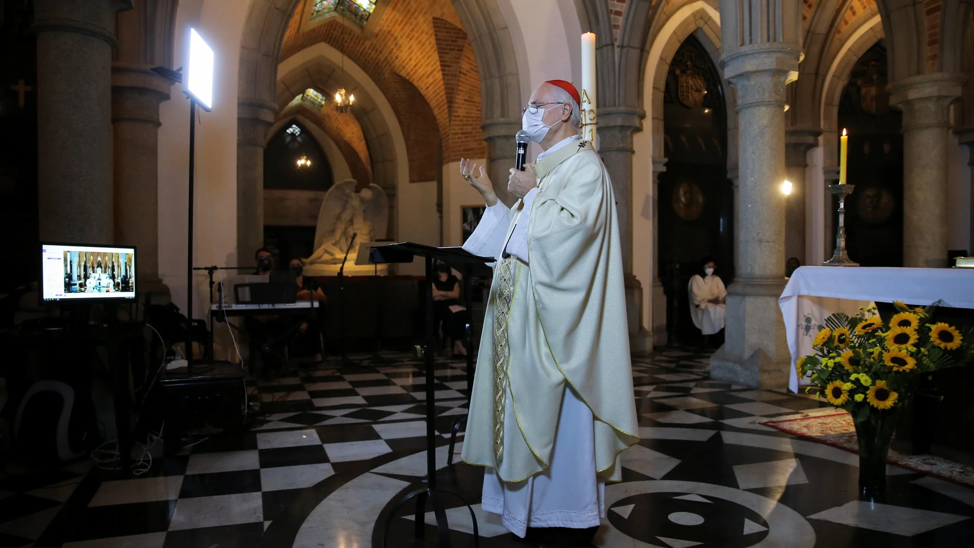 Cardinal Odilo Pedro Scherer conducts a livestream Easter Sunday Mass without public, amid coronavirus disease (COVID-19) restrictions, at the Catedral da Se crypt, in Sao Paulo, Brazil April 4, 2021. REUTERS/Carla Carniel