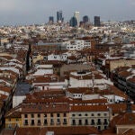 Aspecto que ofrece la capital madrileña desde la calle Gran Vía