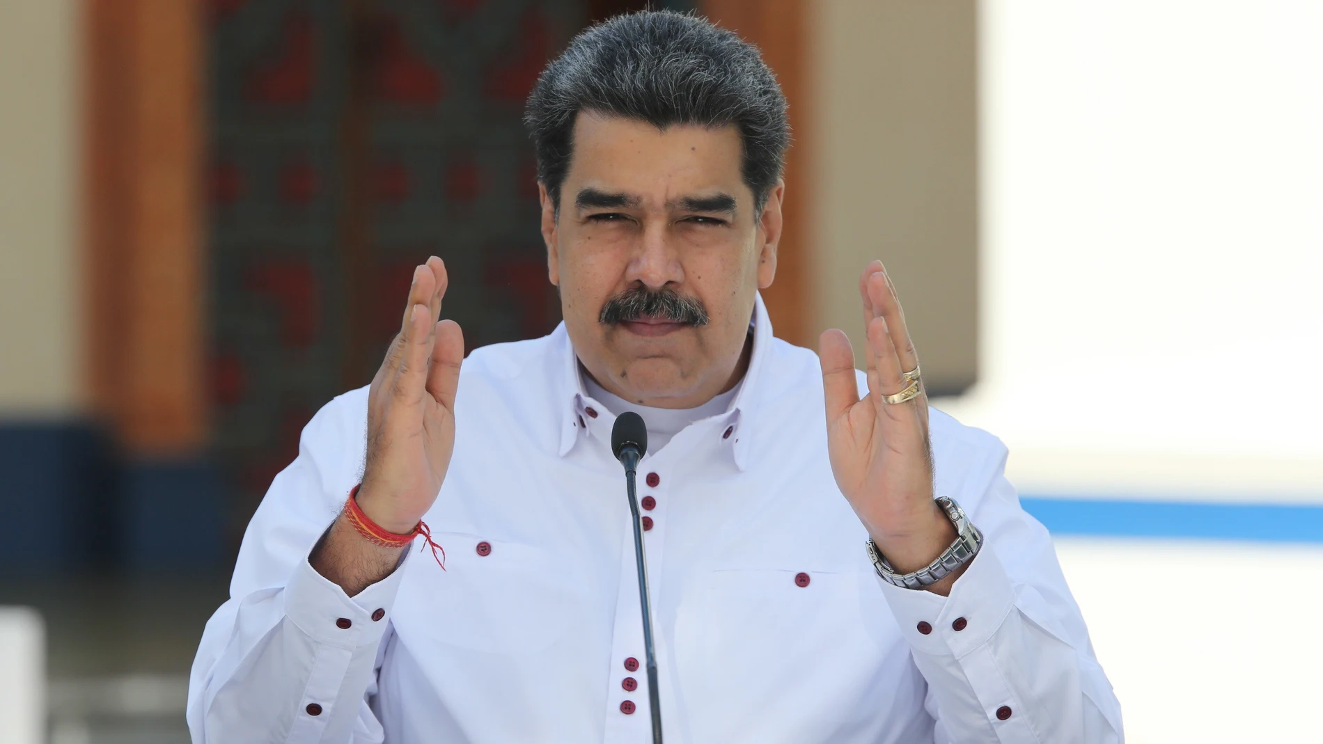 Caracas (Venezuela), 04/04/2021.- A handout photo made available by the Miraflores Press Office shows president of Venezuela, Nicolas Maduro, during a public message to the nation, in Caracas, Venezuela, 04 April 2021. Maduro announced this Sunday that he will extend the 'radical quarantine' for seven more days from this Monday, in addition to the two weeks that ended this Sunday, given the increase in cases of covid-19. In a meeting with the committee responsible for dealing with the pandemic, broadcast by the state channel Venezolana de Televisión (VTV), the president explained that he had received the proposal to 'maintain a radical quarantine throughout the country for the next seven days to reduce growth of new cases'. EFE/EPA/Miraflores Press Office HANDOUT (MANDATORY CREDIT) HANDOUT EDITORIAL USE ONLY/NO SALES