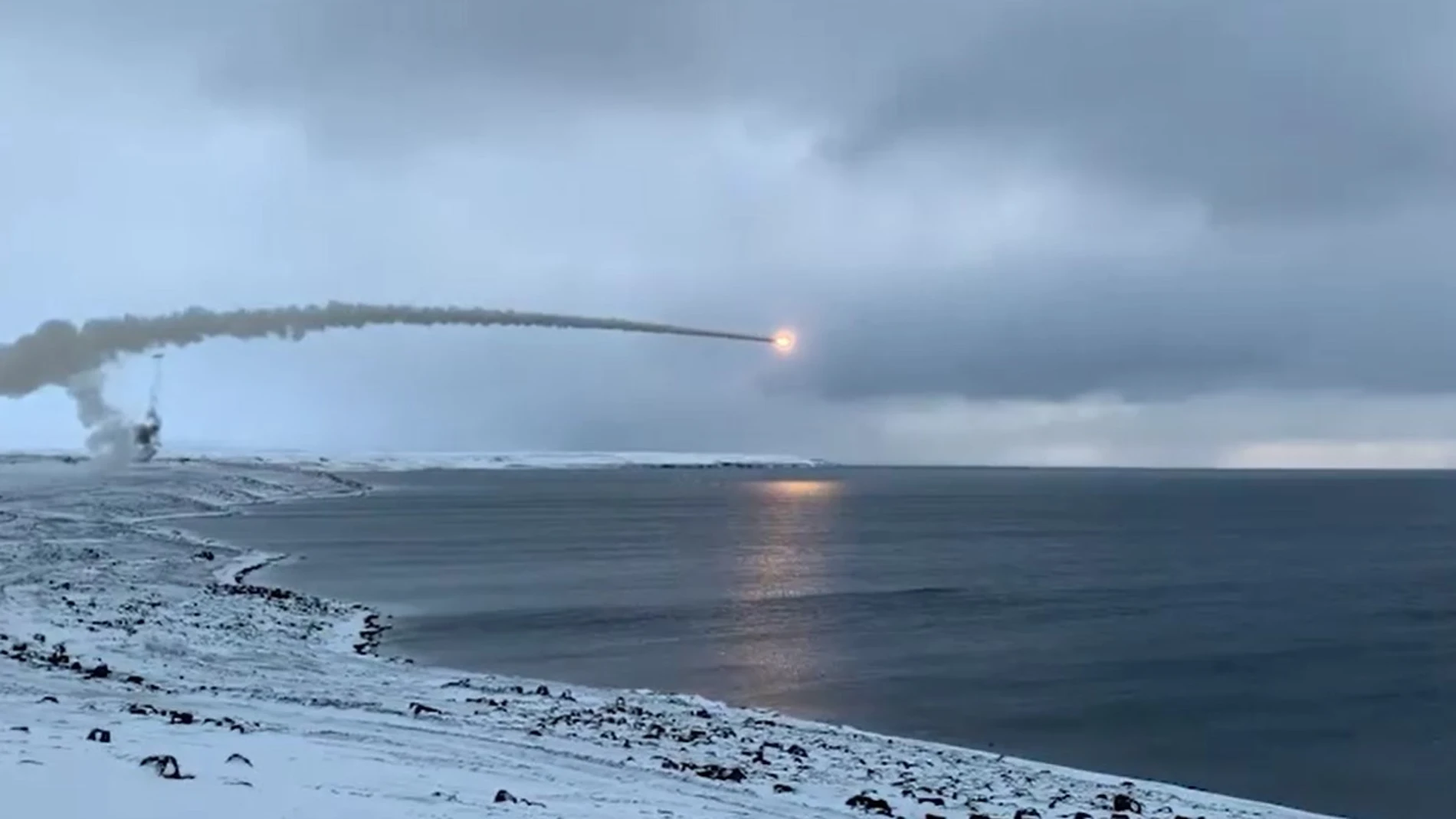 Rusia lanza un misil cerca de una base en el Ártico. Crédito: Ministerio de Defensa de Rusia