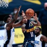 Monte Morris anotó el triple tras la asistencia de Campazzo