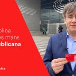 Puigdemont con el carné