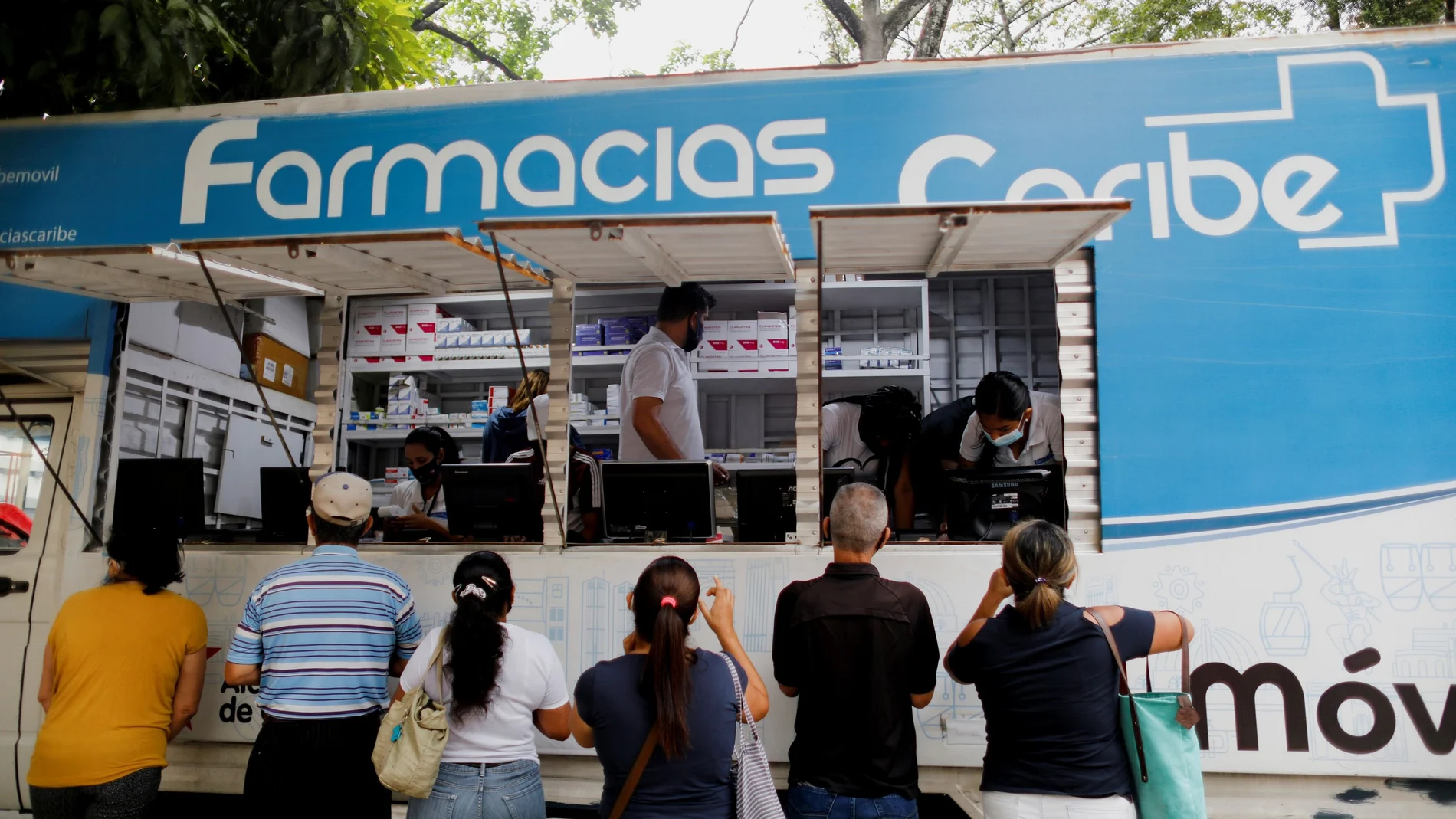People buy medicines from a pharmacy truck amid a spike in infections of the coronavirus disease (COVID-19) that has led the government to extend lockdown measures, in Caracas, Venezuela April 6, 2021. REUTERS/Leonardo Fernandez Viloria NO RESALES. NO ARCHIVES