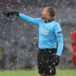 Mateu Lahoz, durante el Bayern-PSG