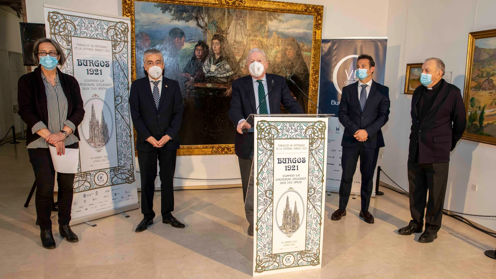 De izqda. a dcha: Marta Negro (directora del Museo de Burgos), Roberto Saiz (delegado territorial de la Junta de Castilla y León), Antonio Miguel Méndez Pozo (vicepresidente de la Fundación VIII Centenario de la Catedral. Burgos 2021), Alberto Navarro (director del Centro de Instituciones de Castilla y León de La Caixa) y Pablo González Cámara (deán de la Catedral de Burgos).