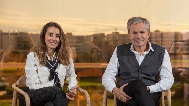 Martín Varsavsky, junto a su socia y COO de Goggo Network, Yasmine Fage