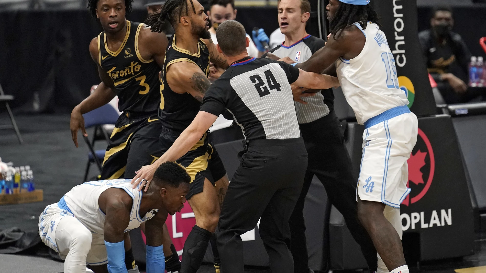 La tángana en el partido entre los Lakers y los Raptors