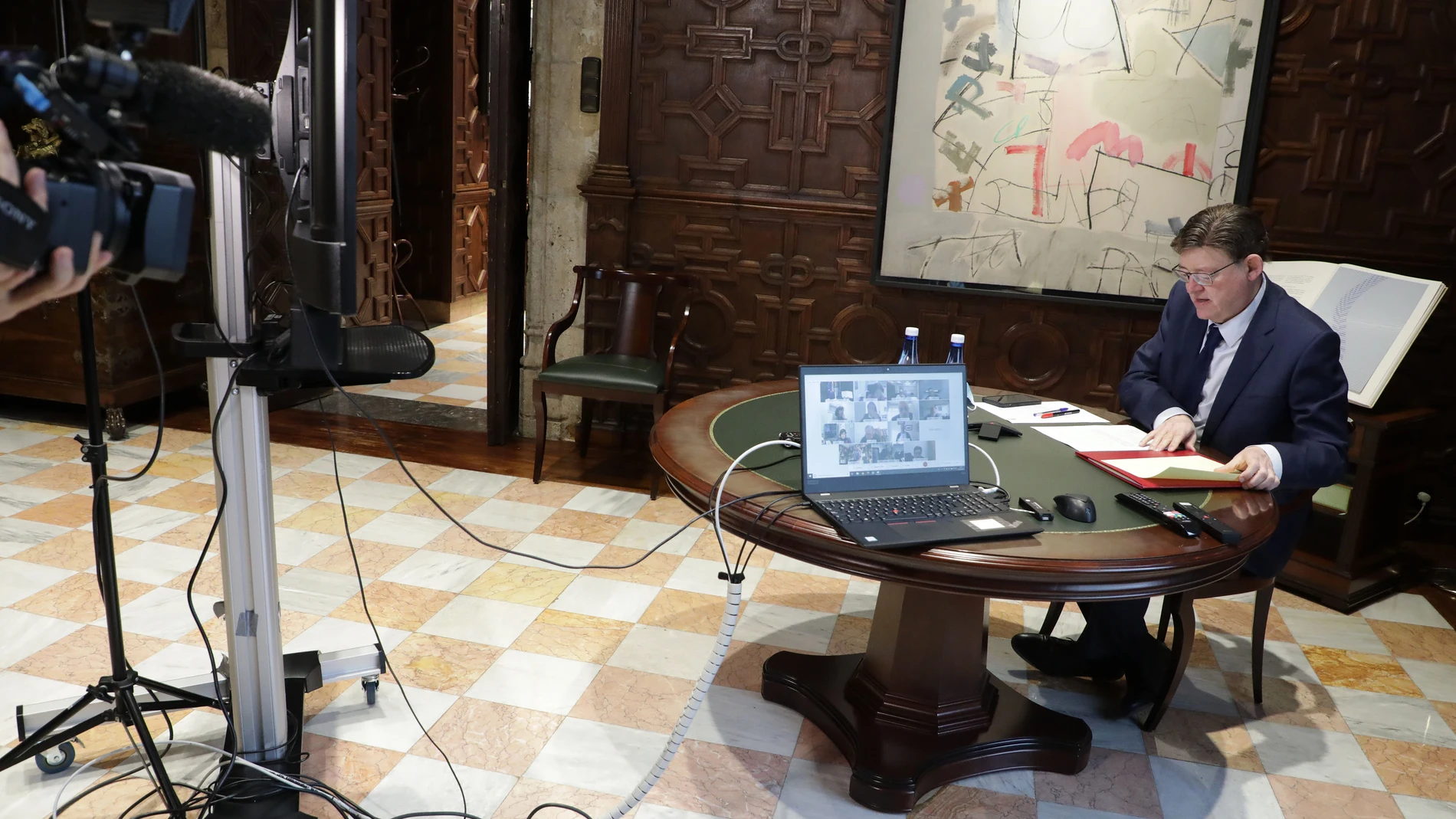 El presidente Ximo Puig durante la videoconferencia que ha mantenido con expertos