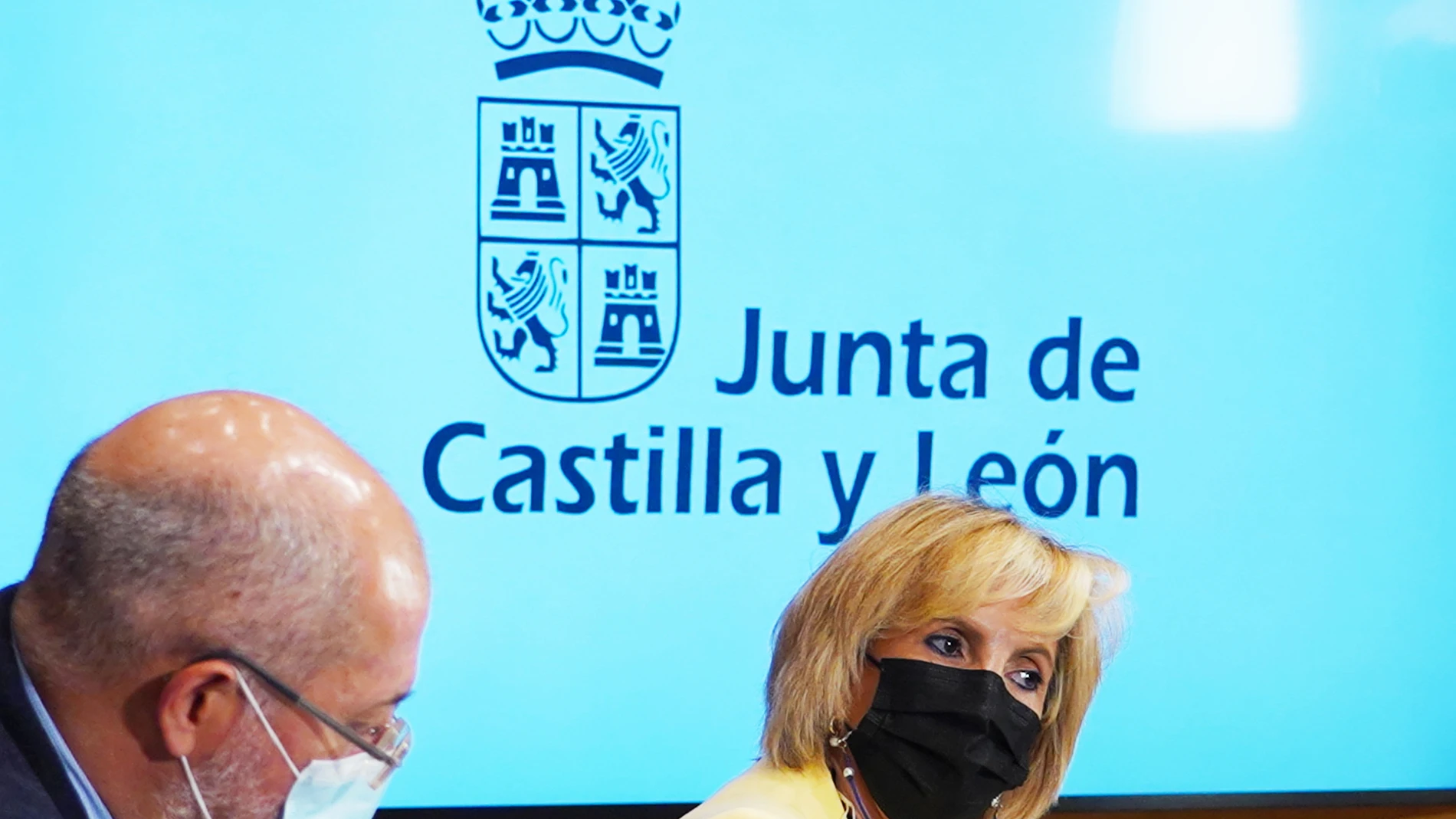 La consejera de Sanidad Verónica Casado en la rueda de prensa posterior al Consejo de Gobierno, junto al vicepresidente Francisco Igea